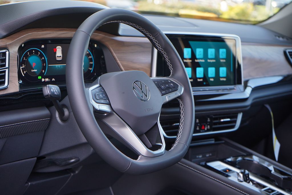 2025 Volkswagen Atlas 2.0T SE w/Technology 8