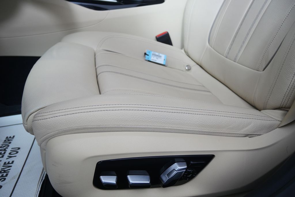 Thumbnail: 2020 BMW 5 Series - 10