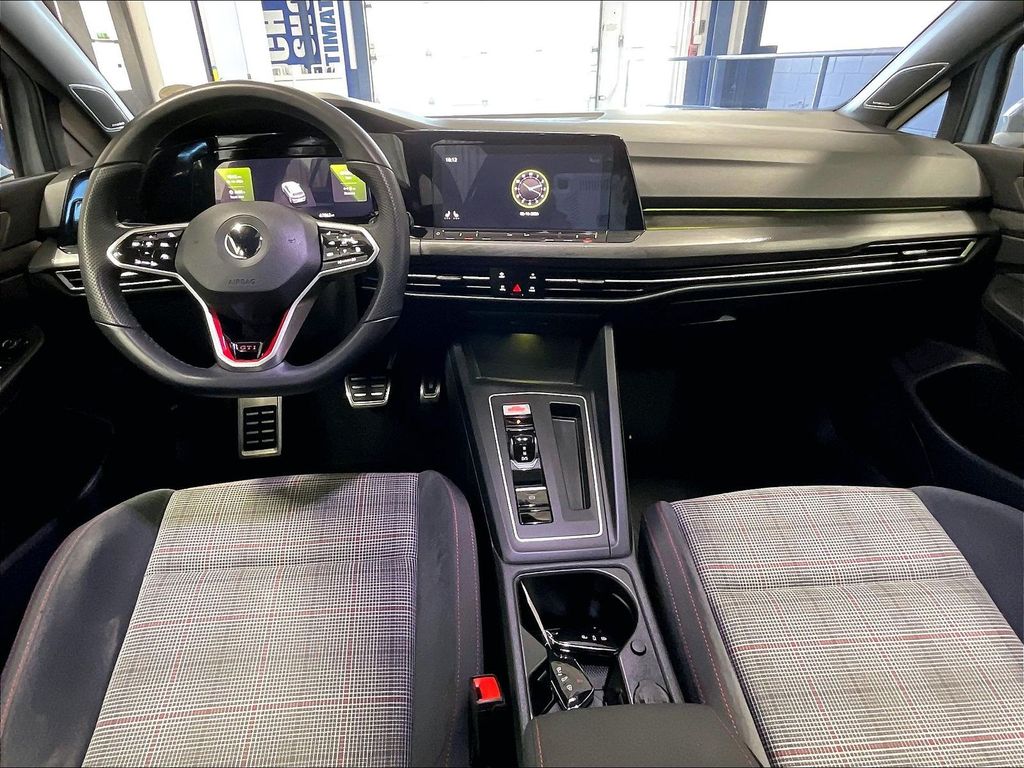 2022 Volkswagen Golf GTI — photo 21
