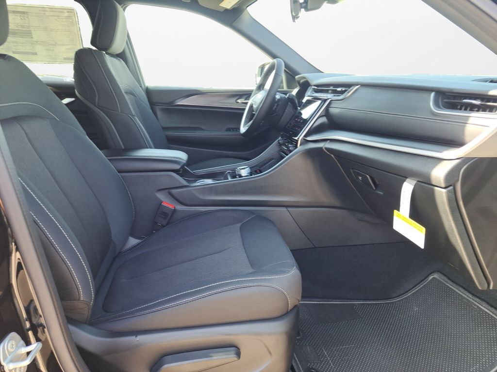 New Car 2025 Jeep Grand Cherokee  Laredo For Sale Under $35,000 In Austin, Texas