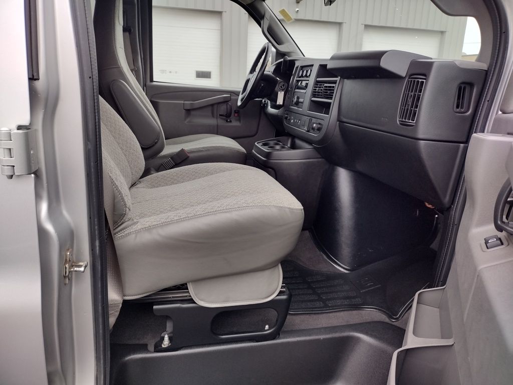 2022 Chevrolet Express 3500 LT photo