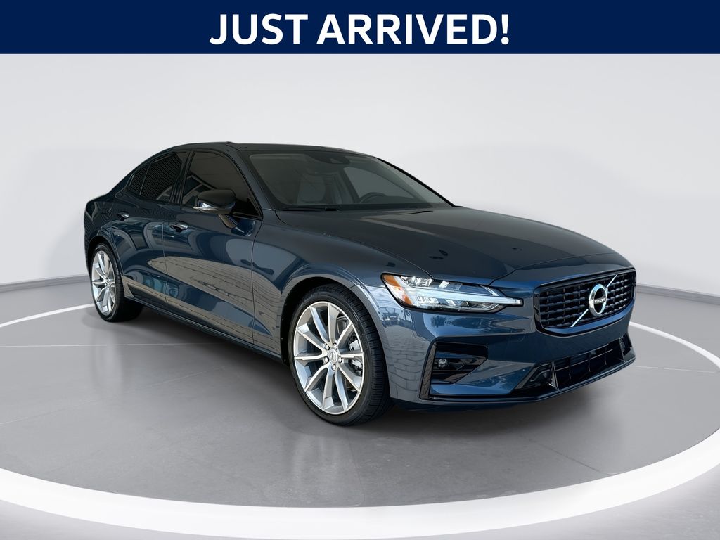Denim Blue Metallic 2021 Volvo S60 T5 Momentum FWD Sedan Front-Wheel Drive Automatic