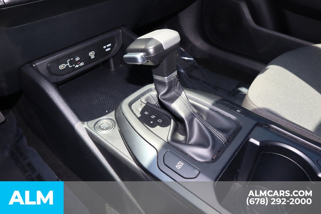 Used 2025 White Kia LXS image 30