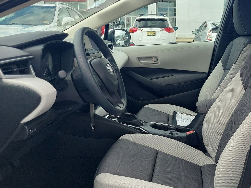 2025 Toyota Corolla LE 8
