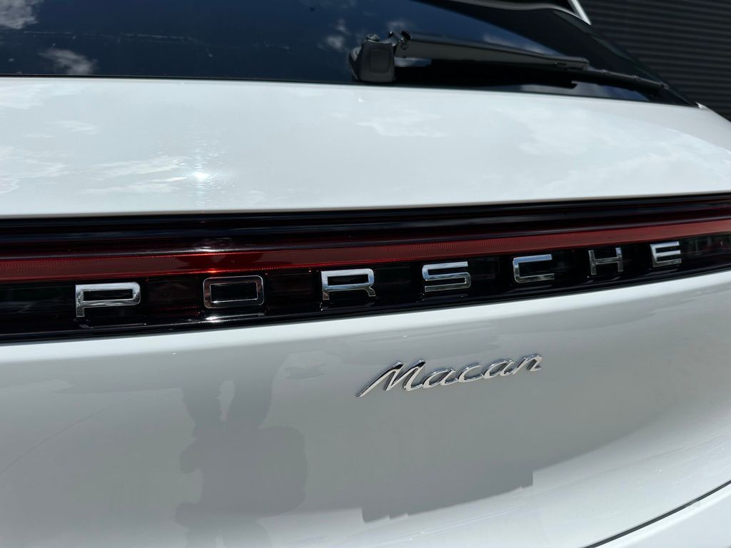 2025 Porsche Macan  12