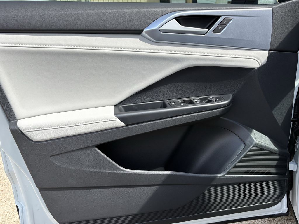 New 2026 White Volkswagen 1.5T SE image 10