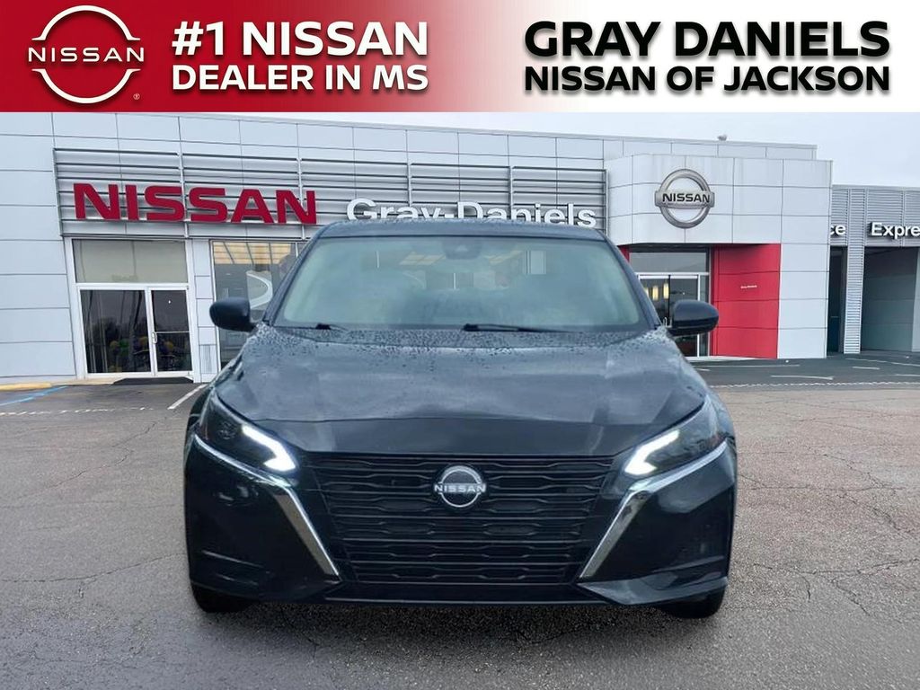 Used 2025 Nissan Altima Sedan