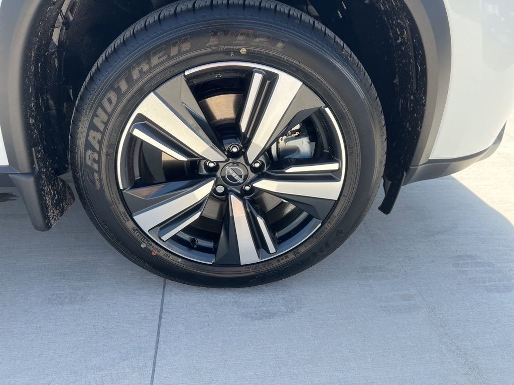 2025 Everest White Pearl Nissan Rogue SL FWD SUV