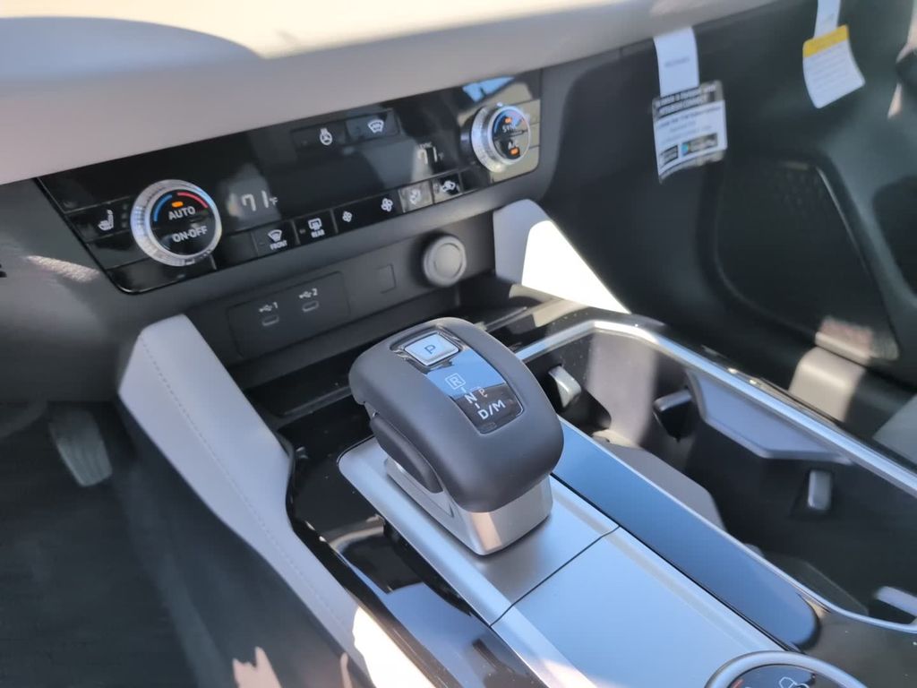 New 2026  Mitsubishi SE image 25