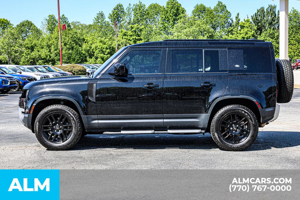 Used 2023 Black Land Rover S image 9
