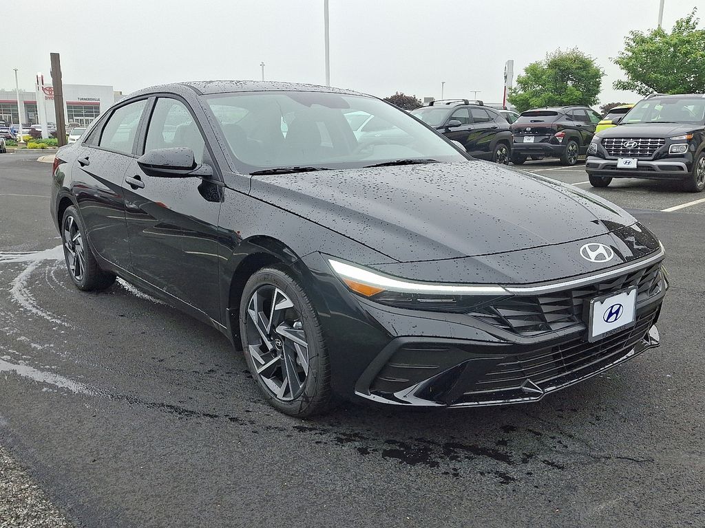 2025 Hyundai Elantra Sport 2