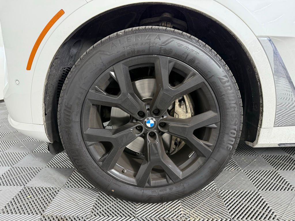 Thumbnail: 2023 BMW X7 - 9
