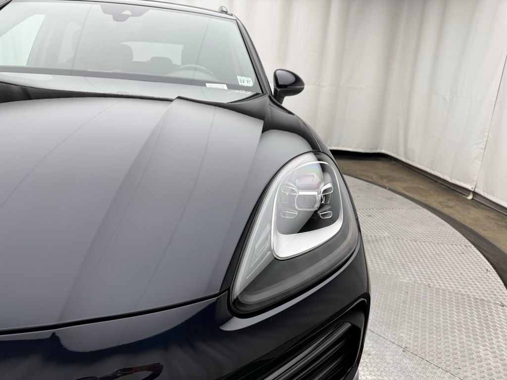 Thumbnail: 2023 Porsche Cayenne - 25