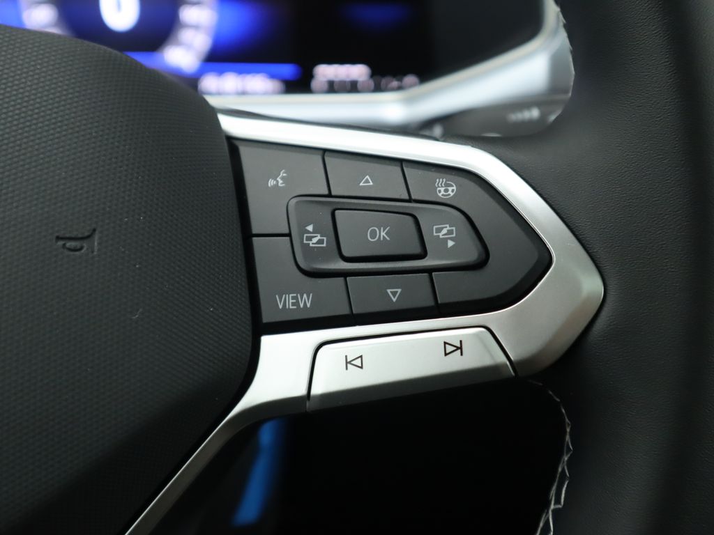 Thumbnail: 2025 Volkswagen Taos - 12