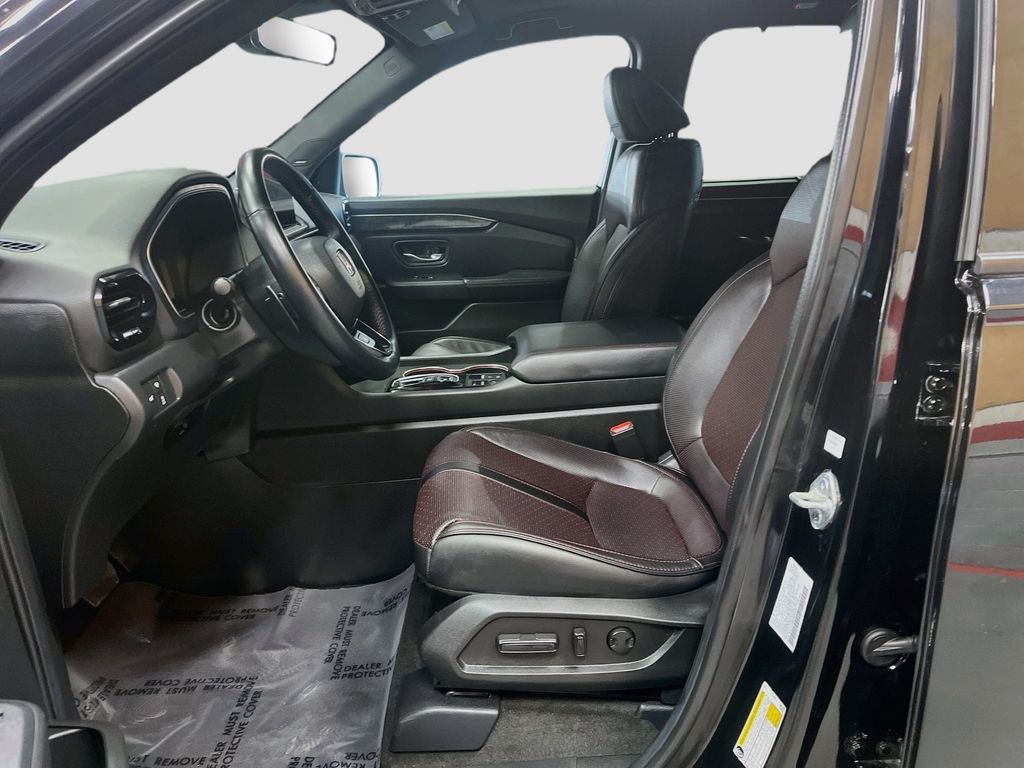 Used 2025 Black Metallic Honda Black Edition image 22