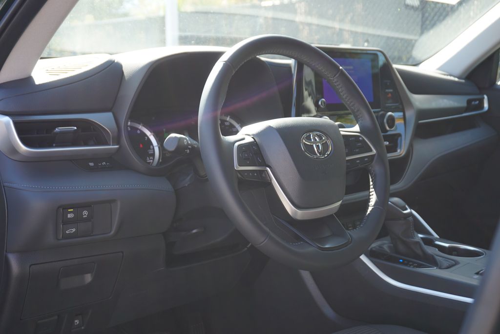 Thumbnail: 2024 Toyota Highlander - 24