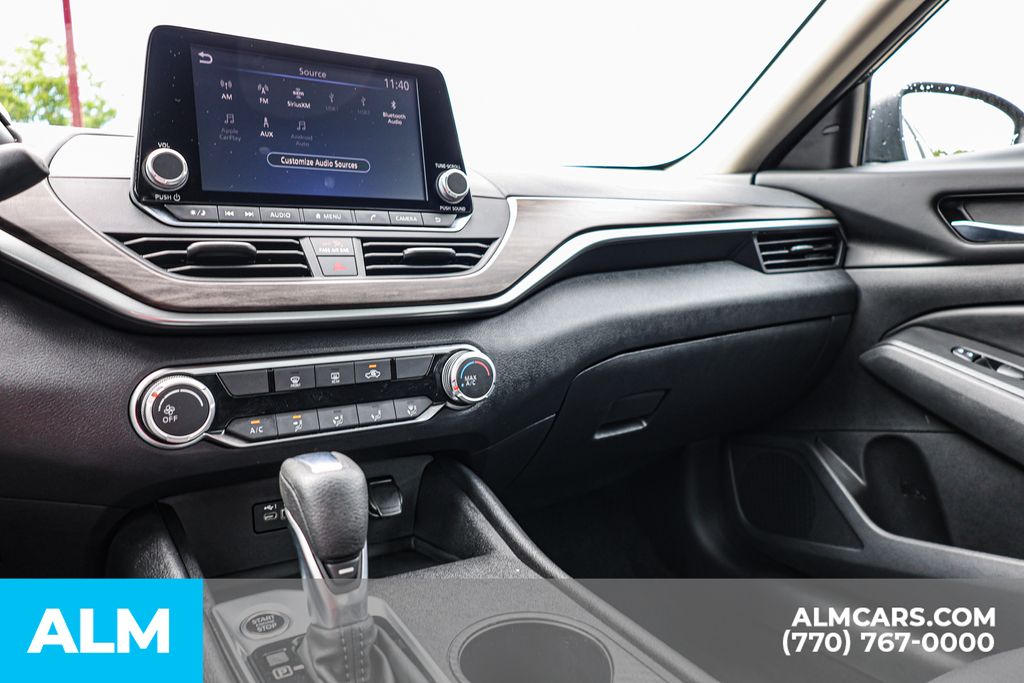 Used 2025 Black Nissan 2.5 SV image 37