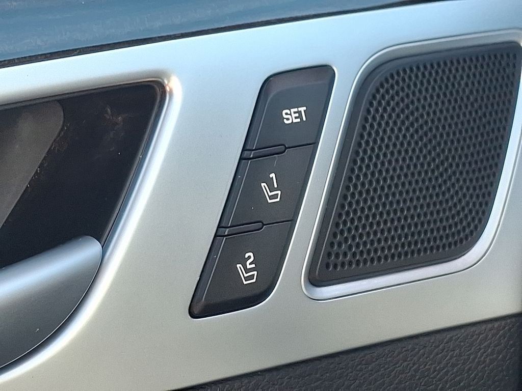 Thumbnail: 2015 Hyundai Genesis - 25