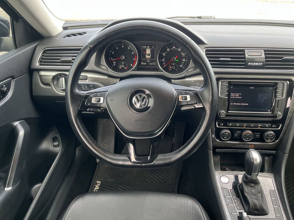 2018 Volkswagen Passat 2.0T SE 16