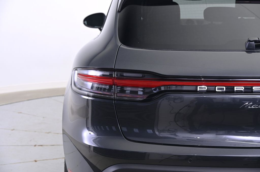 Thumbnail: 2025 Porsche Macan - 13