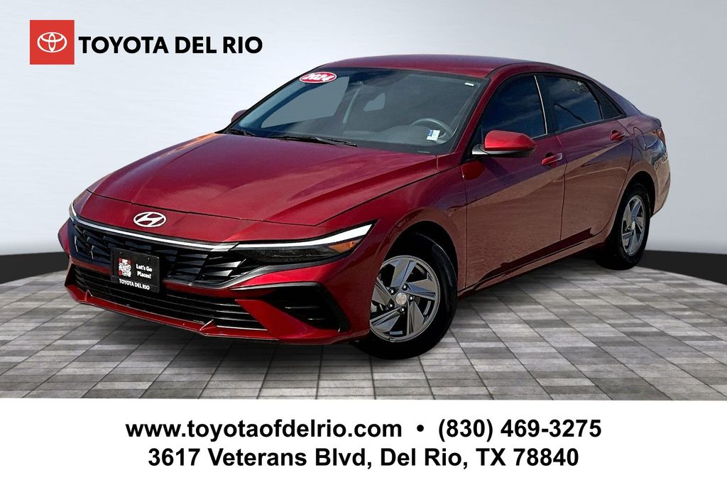 2024 Hyundai Elantra SE FWD