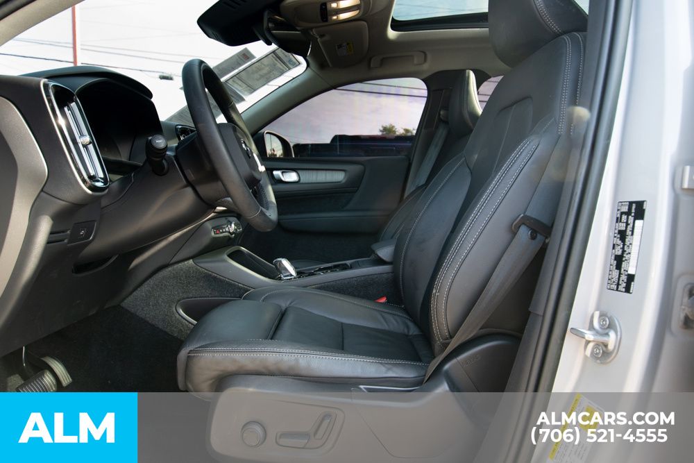 2023 Volvo XC40 Plus photo 10