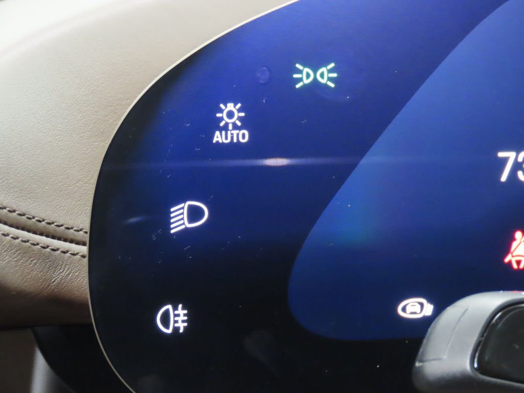 Thumbnail: 2021 Porsche Taycan - 23