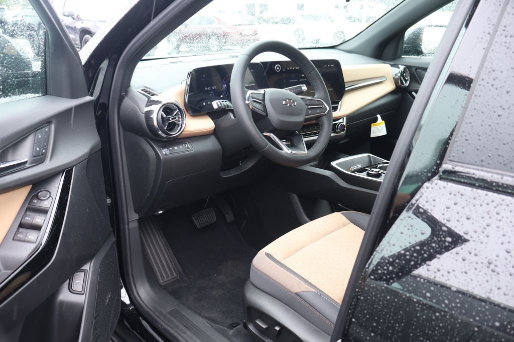 2026 Chevrolet Equinox ACTIV 12