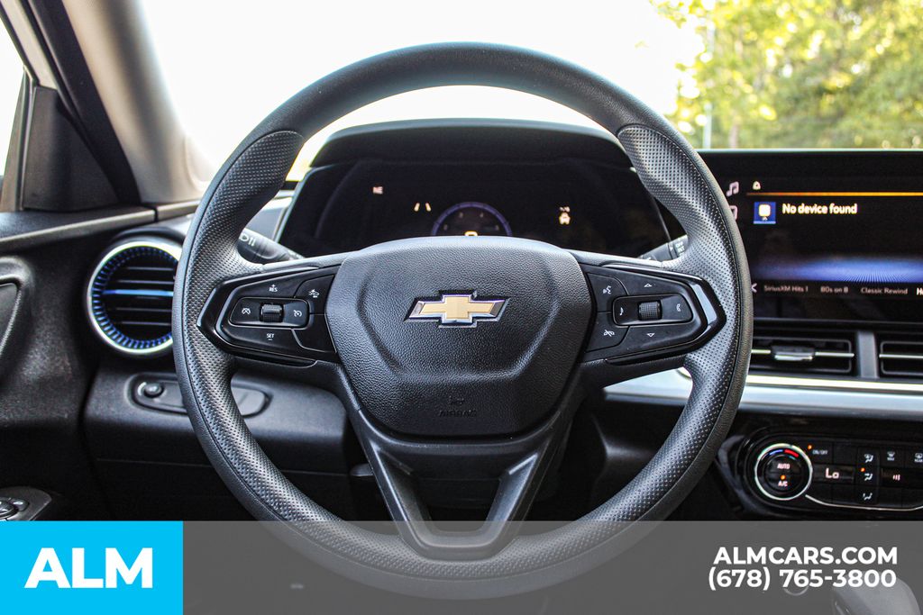 Used 2025 White Chevrolet LT image 24