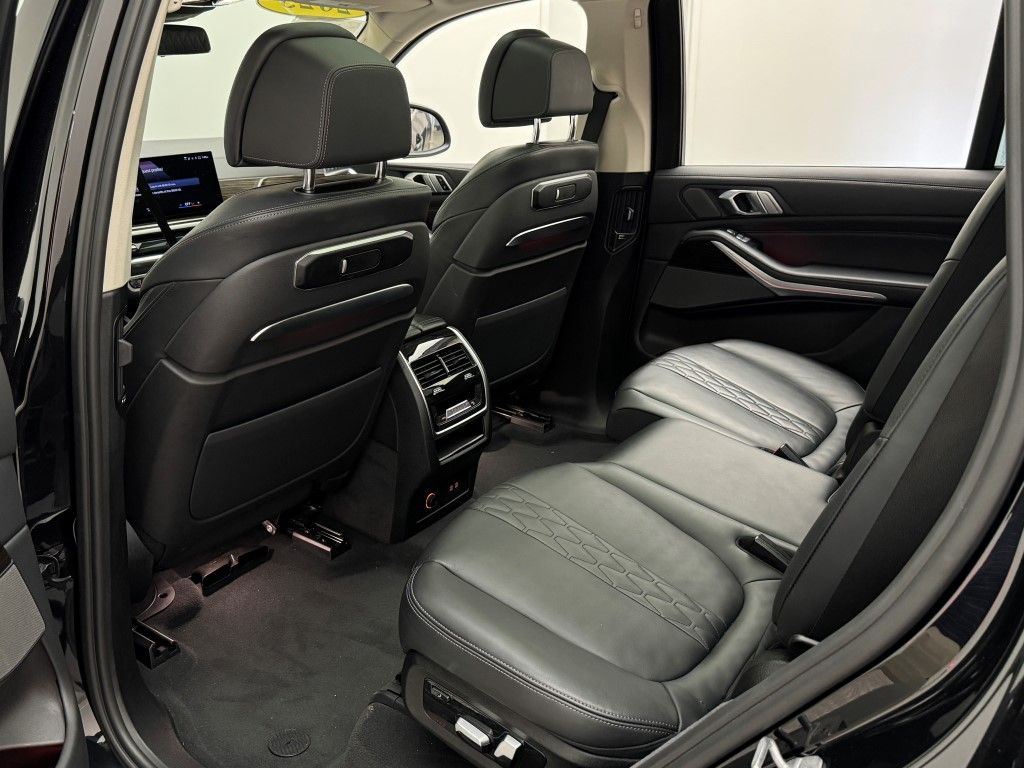 2023 BMW X7 xDrive40i 31