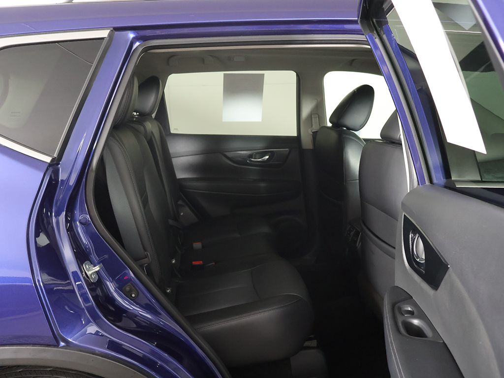 Used 2018 Blue Nissan SL image 30