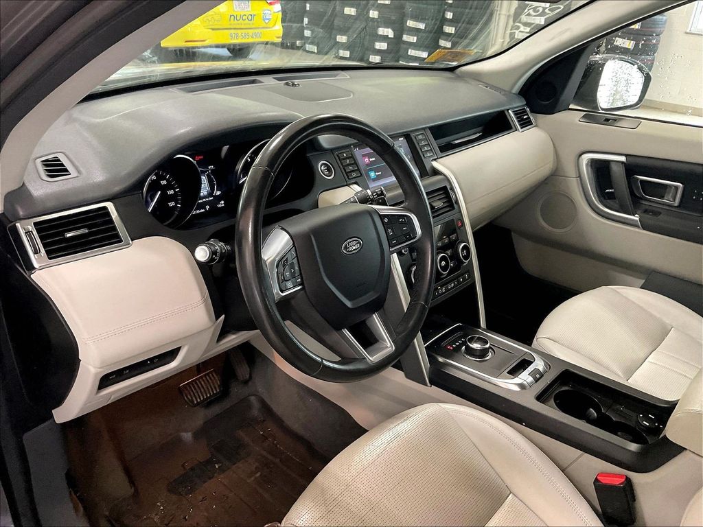 2019 Land Rover Discovery Sport — photo 8