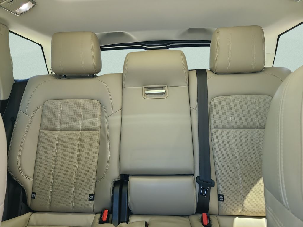 Used 2022  Land Rover HSE Silver Edition image 10