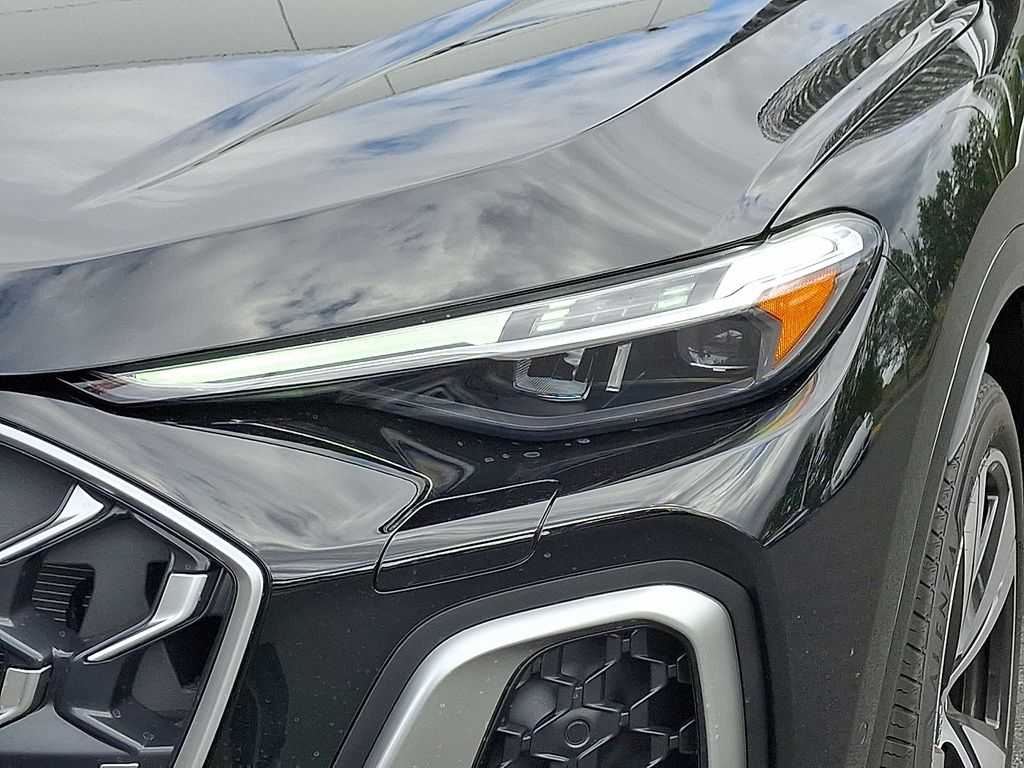 Thumbnail: 2025 Audi SQ5 - 6