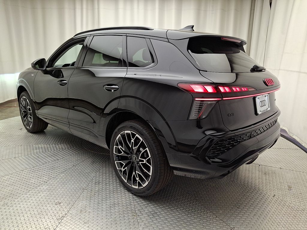 Thumbnail: 2026 Audi Q3 - 4