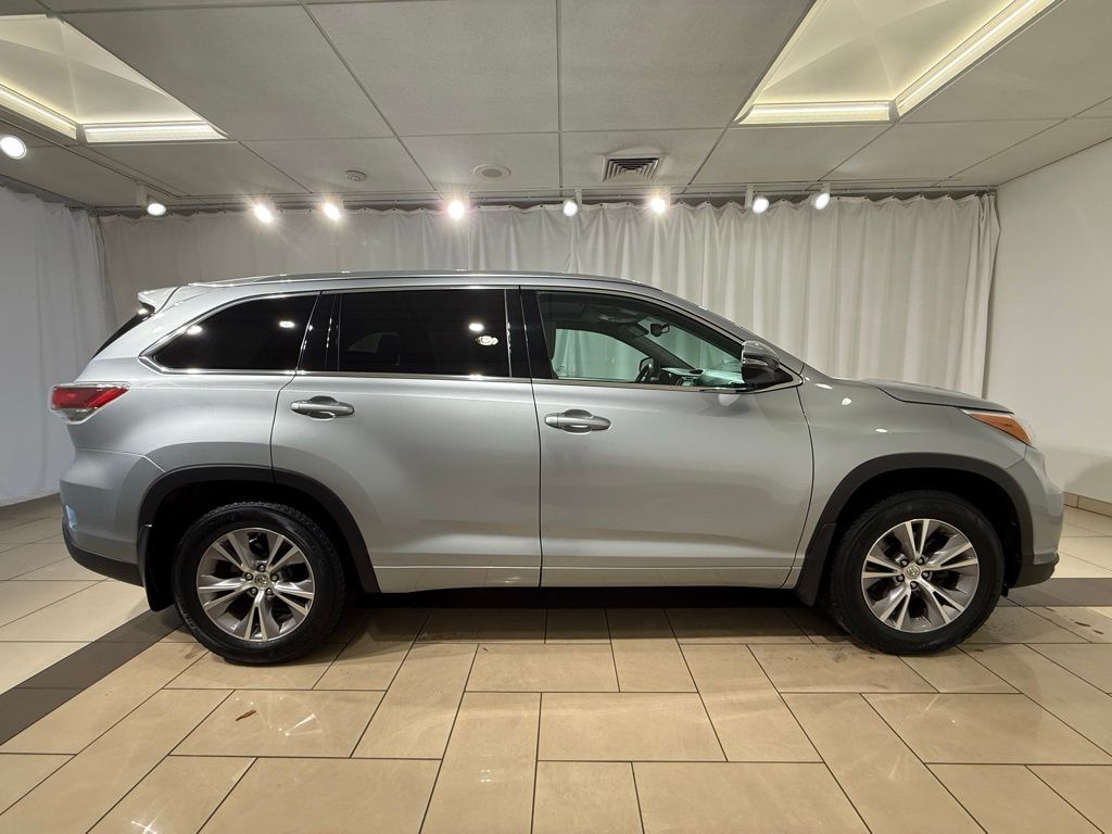 Thumbnail: 2015 Toyota Highlander - 6