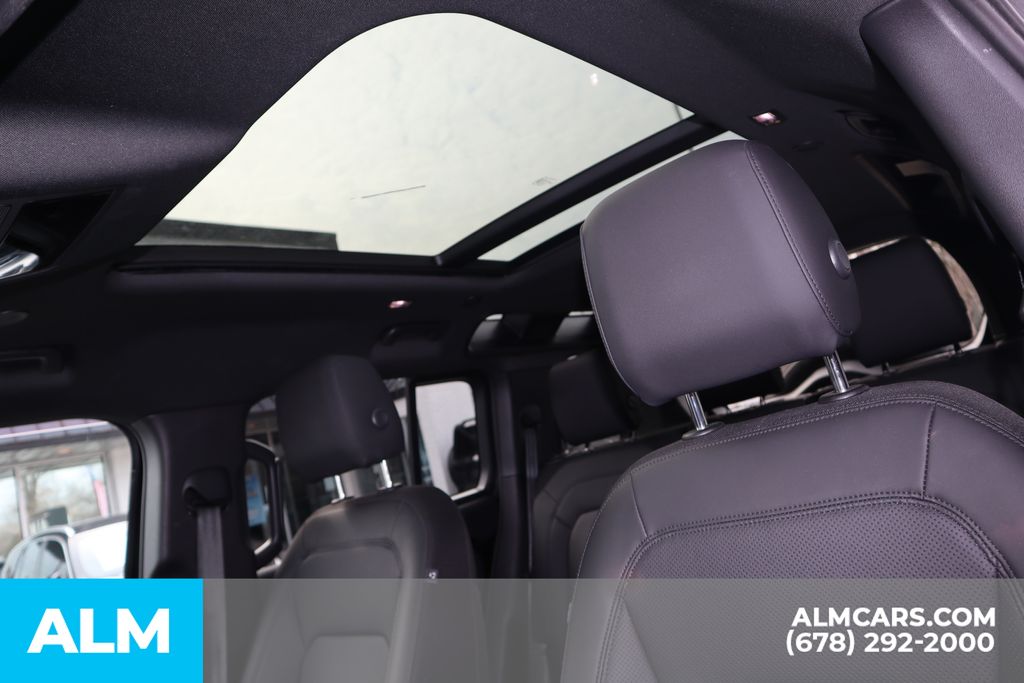 Used 2025 Black Land Rover S image 32