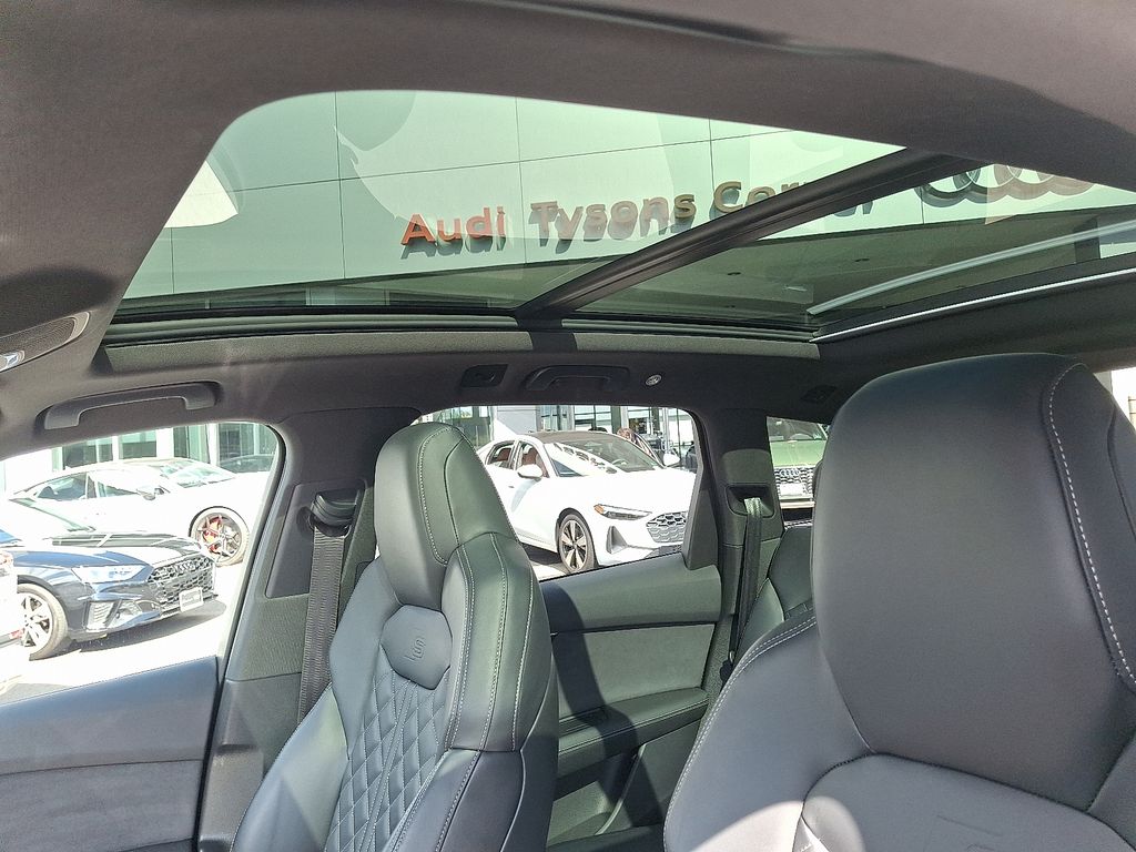 Thumbnail: 2023 Audi SQ7 - 14