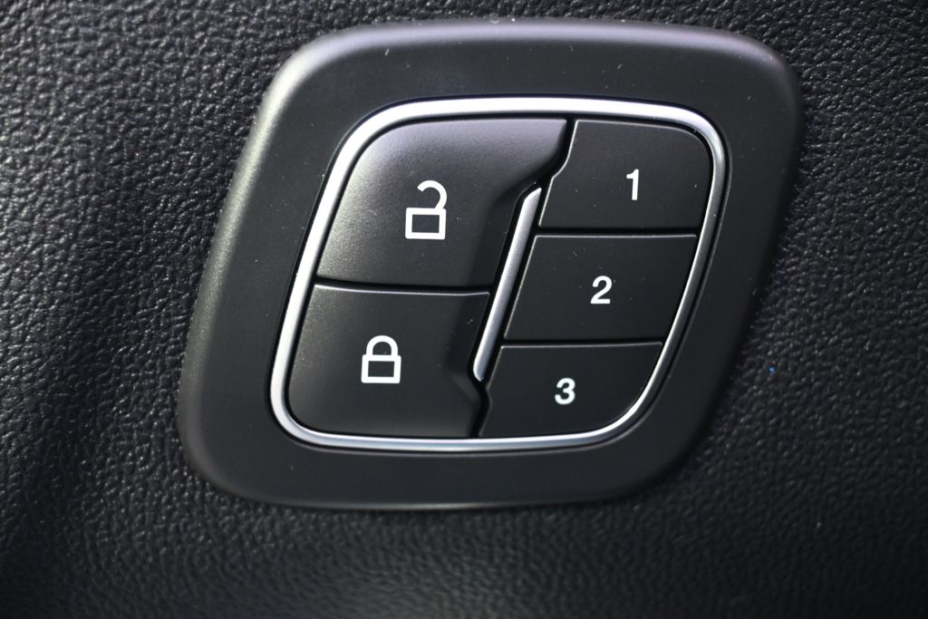 Used 2020 Black Ford SEL image 23