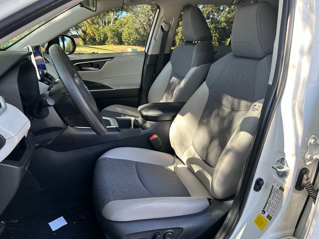 Thumbnail: 2024 Toyota RAV4 - 14