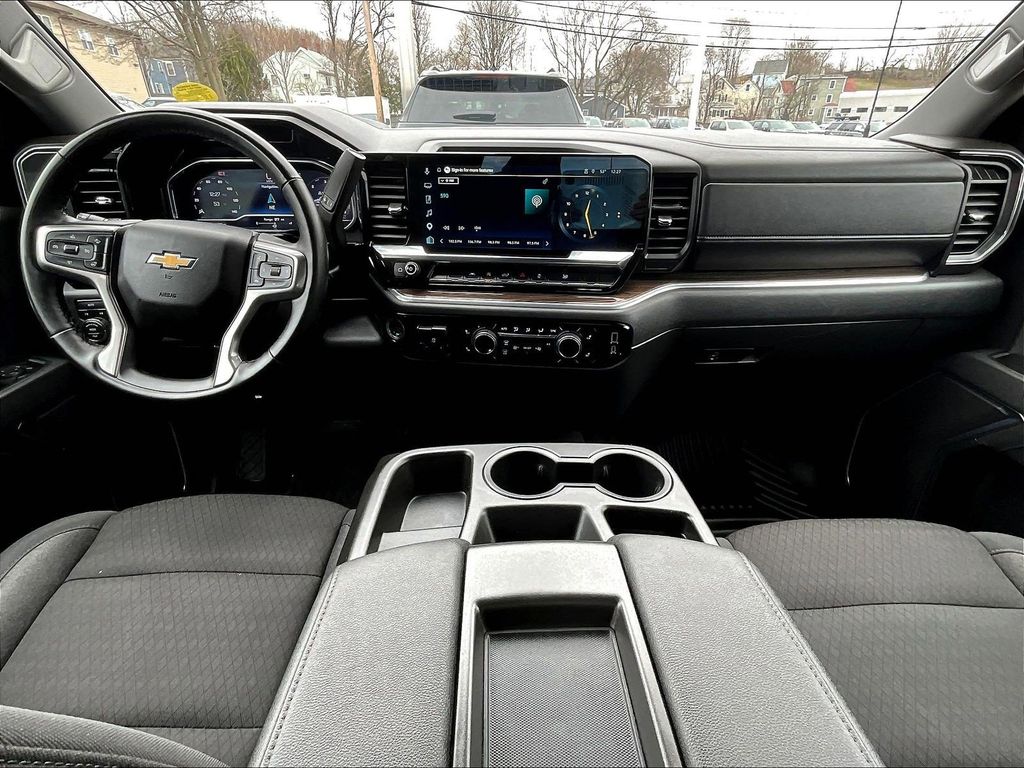 2025 Chevrolet Silverado 1500 — photo 21