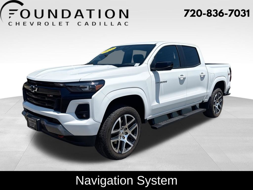 Summit White 2024 Chevrolet Colorado Pickup Truck Four-Wheel Drive 8-Speed Automatic