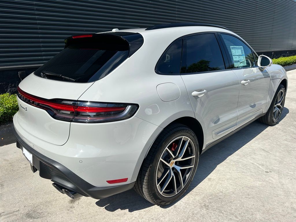 Thumbnail: 2026 Porsche Macan - 9
