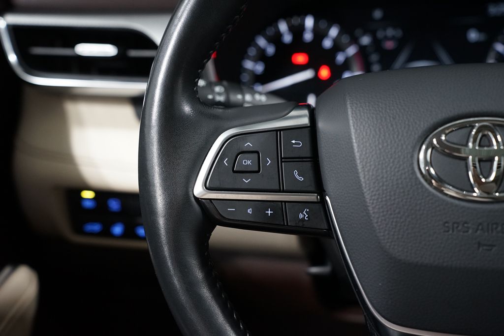 Thumbnail: 2021 Toyota Highlander - 14