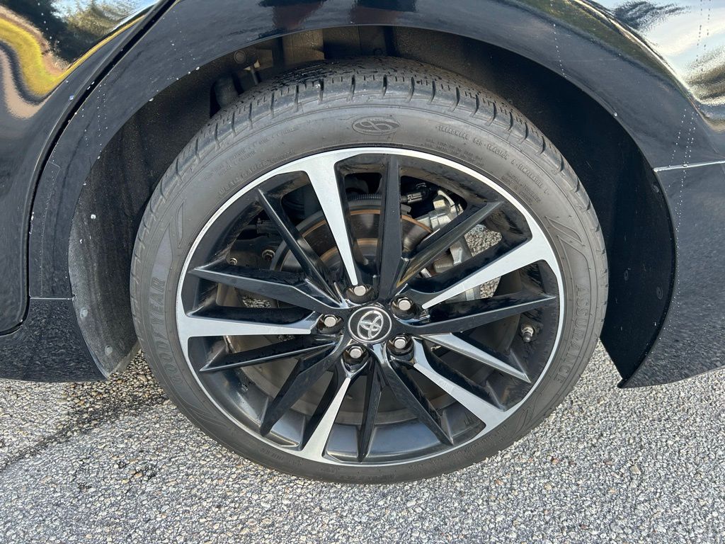 Thumbnail: 2019 Toyota Camry - 9