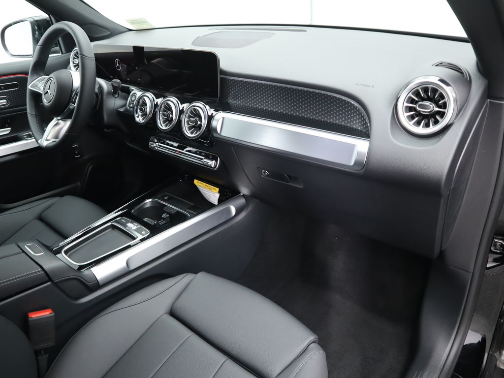 Thumbnail: 2025 Mercedes-Benz GLB - 17