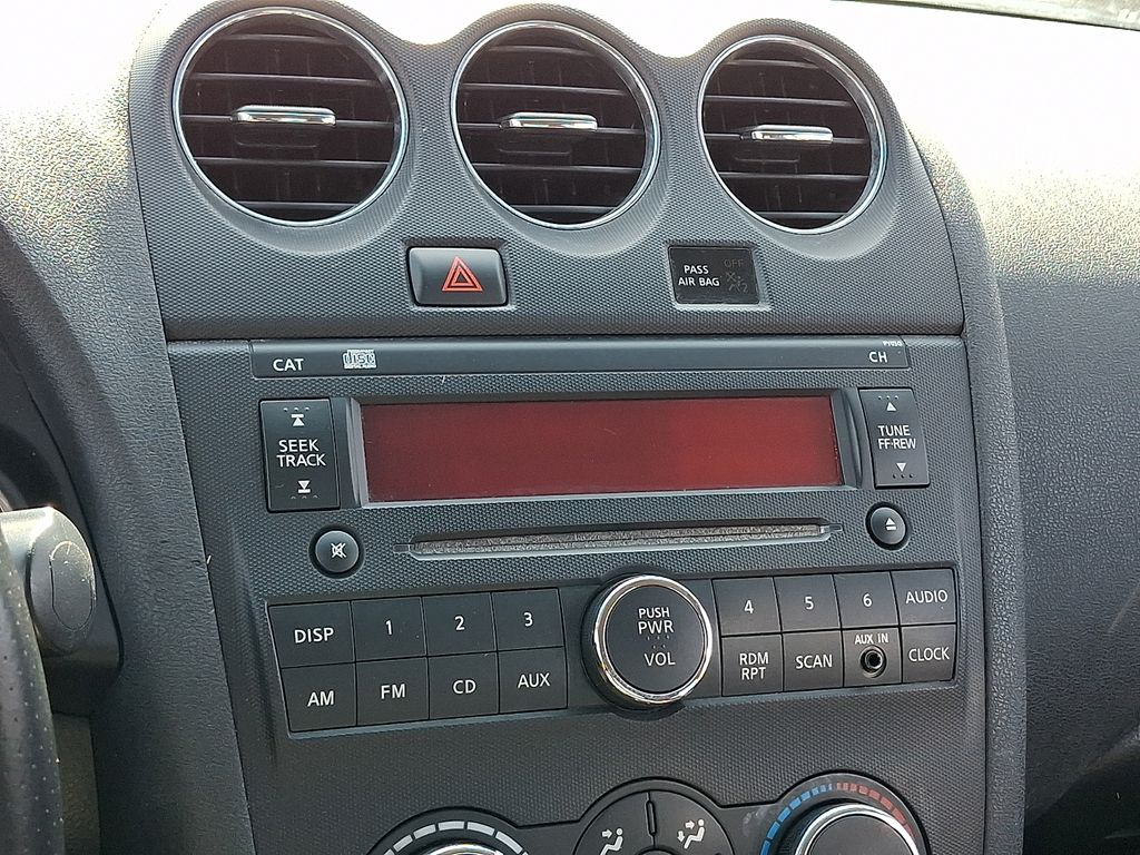 Thumbnail: 2010 Nissan Altima - 14