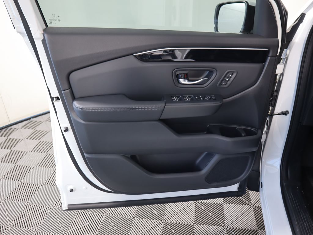 Thumbnail: 2025 Honda Pilot - 25