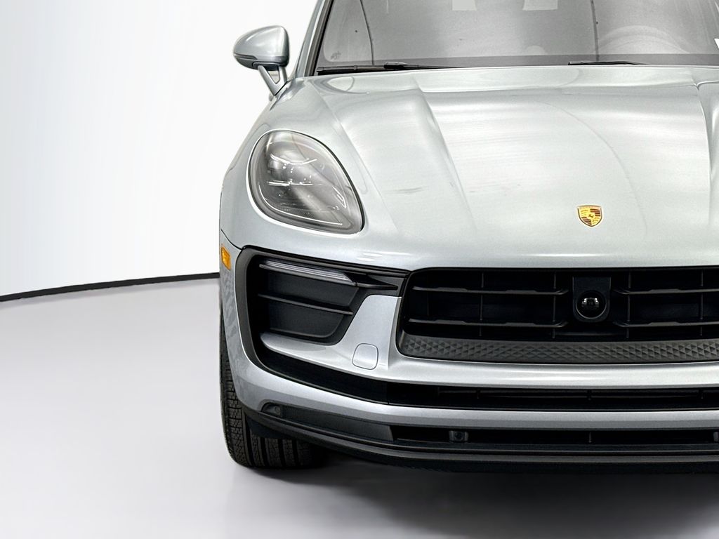 Thumbnail: 2026 Porsche Macan - 12