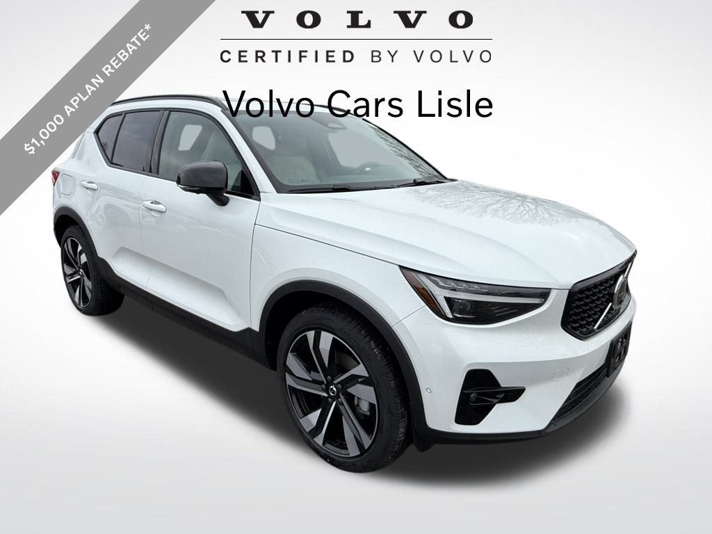 Crystal White 2026 Volvo XC40 SUV / Crossover Front-Wheel Drive Automatic